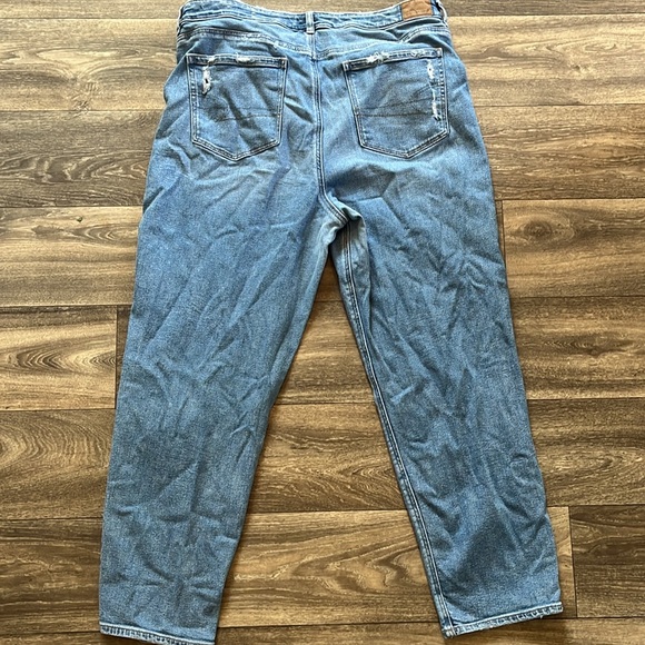 American Eagle Straight Mom Jeans - Picture 2 of 2